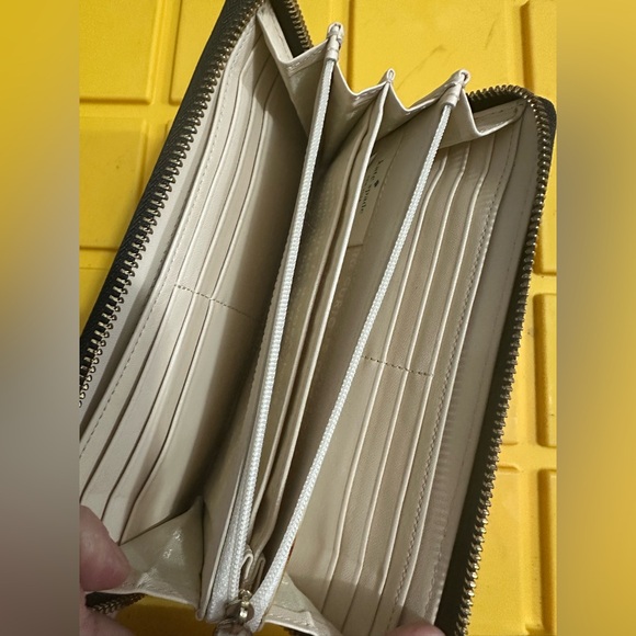 Kate Spade Black Leather Zip-Around Continental 12 Card Wallet Excellent - Picture 10 of 10